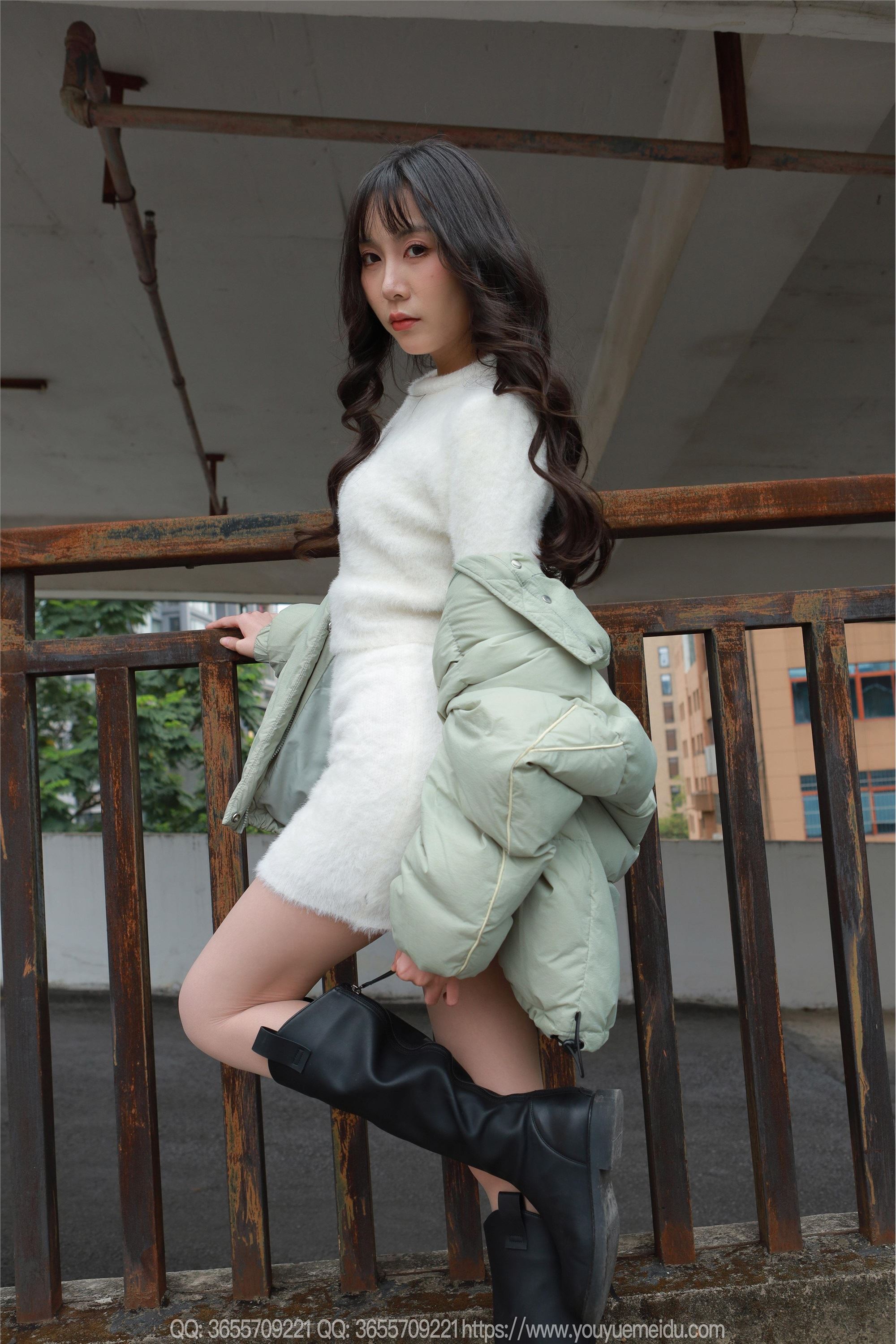 IESS异思趣向  2025.04.02 丝享家 2017 团团《长靴包臀裙（上）》